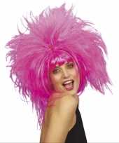 Carnavalskleding grote grazy roze damespruik helmond